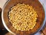 油酥黄豆的做法图解2