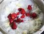 草莓炖银耳的做法图解3
