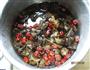 黑豆炖黑木耳的做法图解4