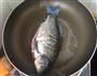 鲫鱼党参汤的做法图解2