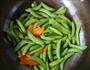 胡萝卜炒甜豆的做法图解6