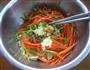 豆腐皮拌三丝的做法图解5