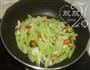 腰果百合炒芹菜的做法图解14