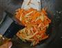 胡萝卜炒土豆丝的做法图解6