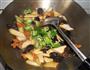 山药木耳炒肉的做法图解5