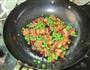 青豆炒腊肉的做法图解8