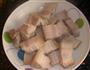 菱角红烧肉的做法图解1