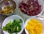 榨菜甜椒牛肉粒的做法图解2
