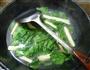 上汤莴笋叶腐竹的做法图解9