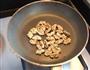 核桃炒肉丁的做法图解4