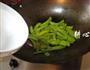 豆豉鲮鱼炒荷兰豆的做法图解5