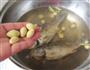 莲仁鲫鱼汤的做法图解11