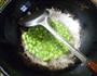 雪菜香菇炒毛豆的做法图解7