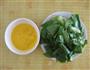 鸡蛋青菜炒油条的做法图解3