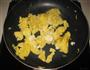 鸡蛋青菜炒油条的做法图解5