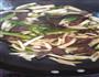 腊肠烩鸡腿菇的做法图解5