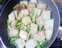 蒜苗烧豆腐的做法图解4