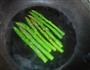 姜片火腿芦笋卷的做法图解4