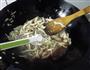 海鲜菇炒肉丝的做法图解7