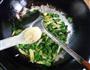 莴笋叶炒榨菜的做法图解9