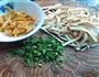 凉拌韭菜豆腐丝的做法图解2