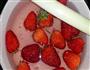 草莓果酱的做法图解1