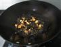 虾仁木耳炒鸡蛋的做法图解4