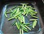 鱼丸蒜苔炒年糕的做法图解4