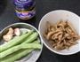 揽菜肉丝炒扁豆的做法图解1