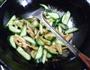 萝卜干炒青瓜的做法图解6