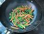 青豆炒豆腐干的做法图解7