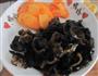 胡萝卜山药炒木耳的做法图解2