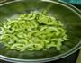 凉拌小黄瓜的做法图解2