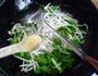 韭菜炒绿豆芽的做法图解8