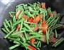 豇豆炒腊肉的做法图解10