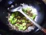 笋干菜炒蚕豆的做法图解12