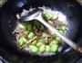 笋干菜炒蚕豆的做法图解8