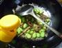 笋干菜炒蚕豆的做法图解9