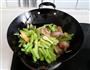 西芹豆干炒腊肉的做法图解8