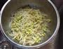 韩式拌豆芽的做法图解1