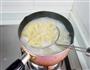 玉米番茄炒贝壳粉的做法图解3