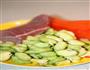 蚕豆肉丁的做法图解1