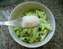 西瓜皮拌虎皮青瓜的做法图解11