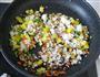 五彩菠萝炒饭的做法图解15
