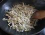 豆芽炒豆泡的做法图解3
