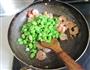 蚕豆炒虾仁的做法图解7