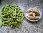 醉麸拌毛豆的做法图解1