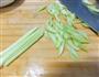 芹菜炒鱿鱼的做法图解3