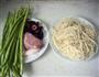 豇豆焖面的做法图解1