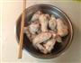 香菇腐竹焖鸡翅的做法图解2